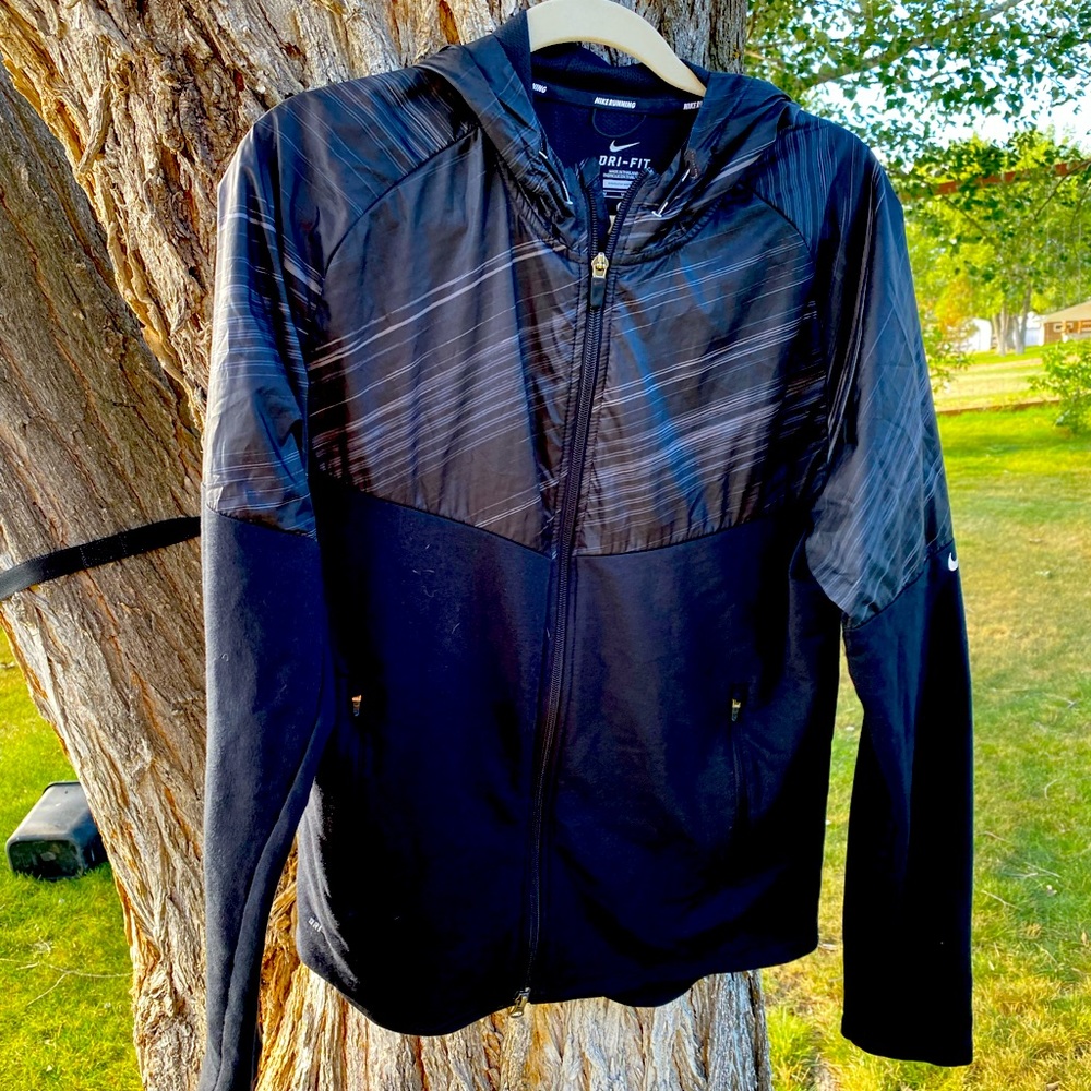 Nike Dri-fit Women’s Jacket. Size medium